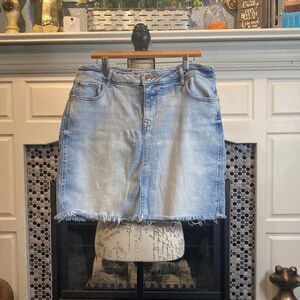 Maurice’s distressed stone washed raw hem jean skirt, size 14W